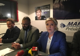 Marine Le Pen était à Grande Synthe et à Calais aujourd'hui
