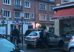 Calais: descente de la Police dans des hôtels soupçonnés d'accueillir des passeurs.