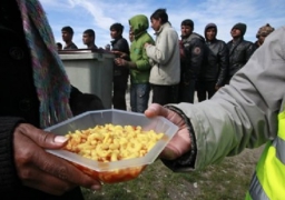 Vers un retour des distributions de repas aux migrants dans les rues de Calais ?