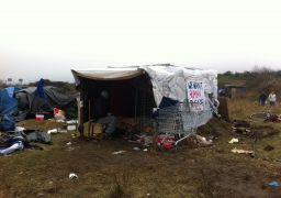 Calais: Natacha Bouchart interdit la distribution de repas aux migrants