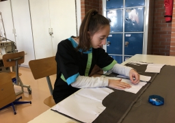 Calais: Lena Péron sacrée meilleure apprentie de France en couture.