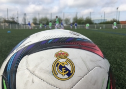 70 jeunes footballeurs en stage à Marck avec des éducateurs du Réal de Madrid.