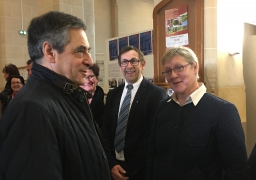 Visite express et sous haute surveillance de François Fillon à Calais