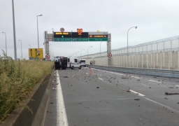 A16 Calais : un barrage enflammé établi cette nuit par des migrants 