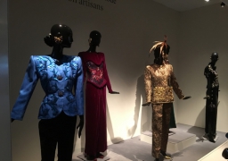 Une exposition dédiée à Givenchy s'ouvre ce vendredi à la Cité de la Dentelle à Calais !
