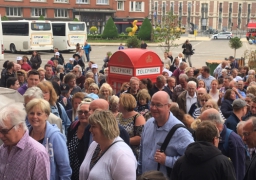1000 anglais ont débarqué à Calais invités par la ville toute la journée !