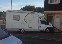 Calais: un quartier confiné après un accident de camping car volé