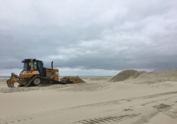 Derniers coups de pelleteuses sur la plage de Berck pour le Beach Cross ce week-end 