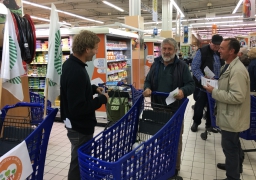 Les agriculteurs défendent une meilleure répartition des marges lors d'une action de tractage