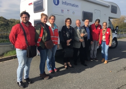Un camping-car pour renforcer l’information des migrants du Calaisis