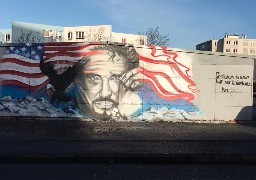 Calais : le graffeur KMU réalise une deuxième fresque hommage à Johnny