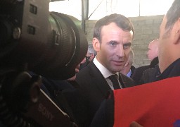 Emmanuel Macron remercie les forces de l'ordre et leur promet une prime exceptionnelle 