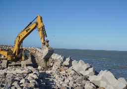 Travailler sur la digue de Calais Port 2015 nécessite un brevet en piscine!