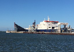 Deux migrants retrouvés cachés dans un bus au port de Calais