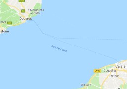 Huit migrants dont deux enfants récupérés dans une embarcation au large de Calais
