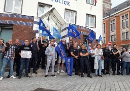 A Dunkerque, les policiers déposent leurs menottes !
