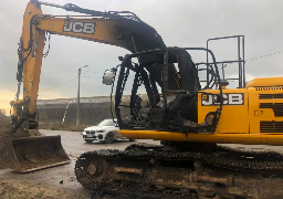 Calais: un engin de chantier détruit par un incendie