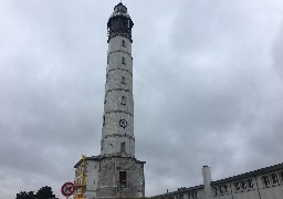 Grimpez tout en haut du phare de Calais !