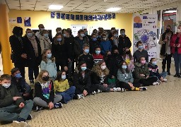 A Coudekerque-Branche, l'Europe félicite l'équipe Erasmus au Collège Boris Vian.