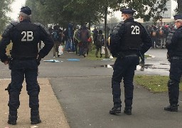 Calais: violents affrontements entre forces de l'ordre et migrants ce jeudi matin