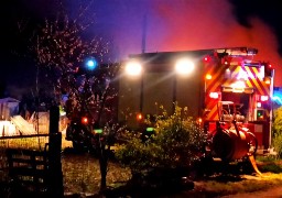 Eringhem: une maison ravagée par les flammes