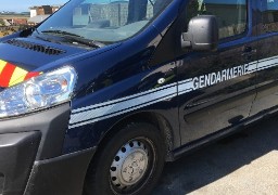 Isques : un gendarme renversé par un poids lourd tire pour arrêter deux voleurs de carburant.