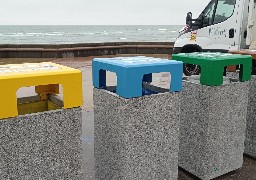Sur la digue de Wimereux, les nouveaux bacs à poubelles limitent les dégâts provoqués par les Goélands.