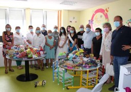 A l'hôpital d'Abbeville, les forains distribuent des lots aux enfants.