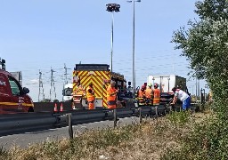 A16: une voiture s'encastre à l'arrière d'un fourgon, le conducteur indemne