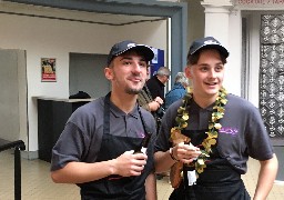 Participation en hausse à la course des garçons de café à Calais 