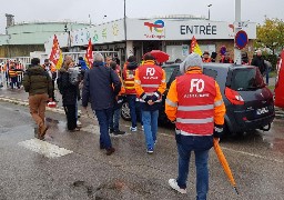 Six agents réquisitionnés ont repris le travail cet après-midi au dépôt Total des Flandres à Mardyck