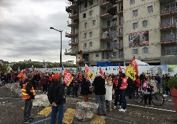 A Boulogne sur mer, 400 salariés ont manifesté pour des hausses de salaires.
