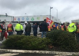 Fin de la grève au dépôt de carburant TOTAL à Mardyck
