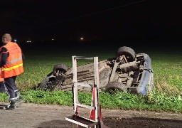 Loon-plage: un automobiliste perd le contrôle de son véhicule et termine dans le fossé