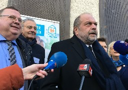 A Coudekerque-Branche, le ministre de la justice remet les clefs d'un immeuble à une association. 