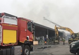Bierne : une enquête ouverte aprés l'immense incendie chez Billiet menuiserie
