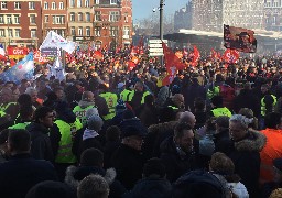 Réforme des retraites : à Dunkerque, la mobilisation ne faiblit pas avec plusieurs milliers de manifestants. 