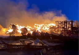 Pierremont : un hangar agricole et 650 balllots de lin ravavagés par les flammes