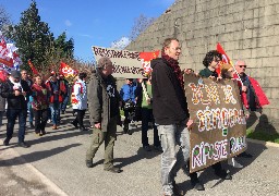 Manifestation de 200 personnes à Bouquehault pour dire non à la réforme des retraites
