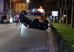 A Boulogne sur mer, une voiture s'est retrouvée sur le toit vendredi soir.