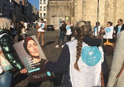 A Boulogne, le collectif « Soulager mais pas tuer » s'est affiché place dalton mardi soir.