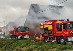 A Bourbourg, un hangar a pris feu lundi après-midi.