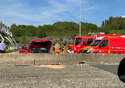 Une voiture accidentée au péage d’Herquelingue