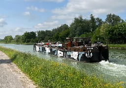Découvrez expositions et artistes à bord d'une péniche itinérante le long de la Somme 