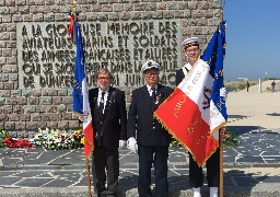 A Dunkerque, le drapeau de Marine Dunkerque remis aux jeunes de la Préparation Militaire Marine.