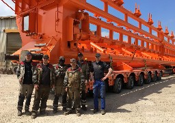 Marquise : un immense wagon-coke sort de l'entreprise Lenglet pour Arcelor Mittal à Dunkerque. 