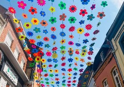 Hesdin: un ciel de fleurs installé en centre-ville