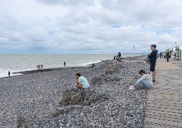A Cayeux sur mer, la tempête Patricia a emporté des tonnes de galets.