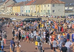 A Fort-Mahon-Plage, le record de la plus longue chenille du monde n'a pas été battu.