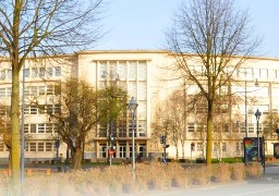 Attaque au couteau dans un lycée à Arras, un professeur tué et deux blessés en urgence absolue